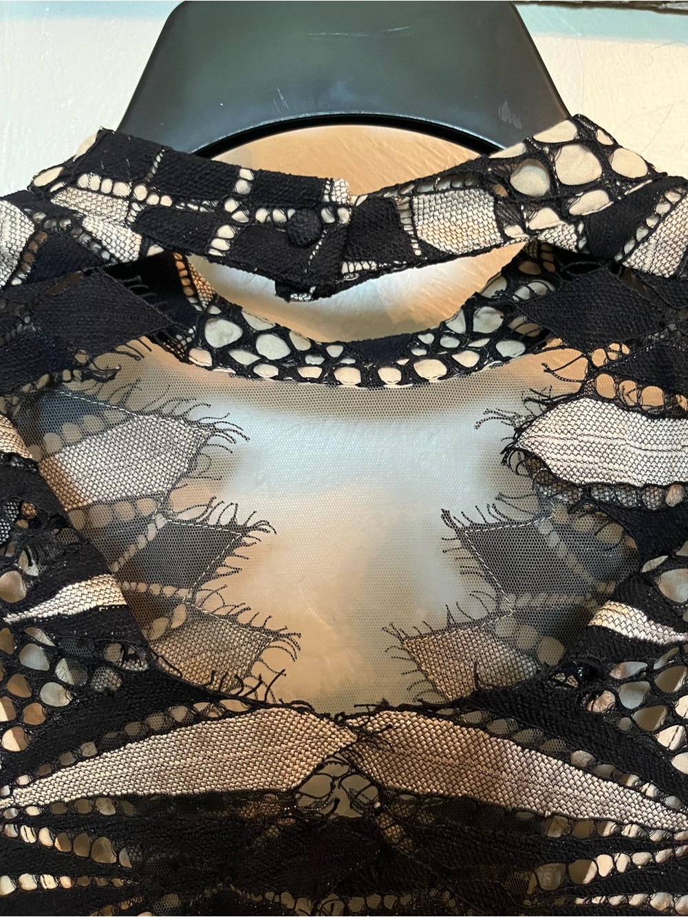 Free People Deco Lace Mini Dress in Black Sz 6 Rare Like New Witchy Bell Sleeve - Picture 11 of 16